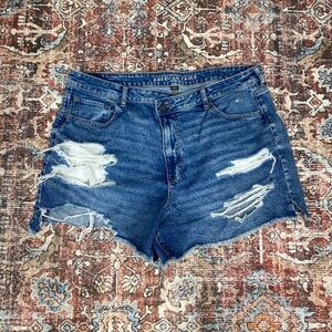 American Eagle Strigid crossover waist mom shorts with distressing size 20